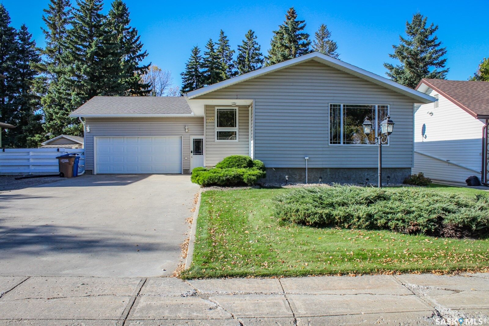 Property Photo:  105 Lancaster Street  SK S0E 1A0 