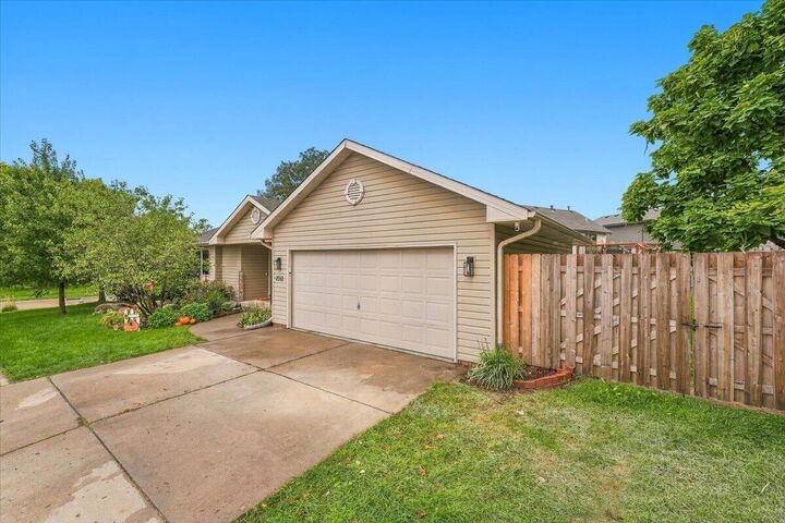 Property Photo:  2710 Tara Hills  Street  IA 51503 