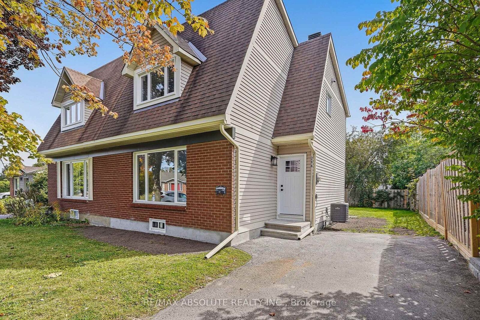 Property Photo:  286 Mockingbird Drive  ON K1E 2A5 
