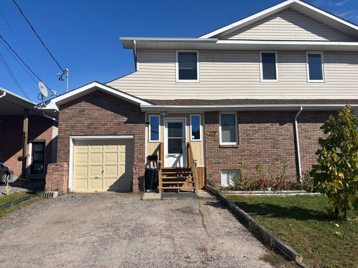 Property Photo:  124 Johnston Road  ON P1B 9N6 