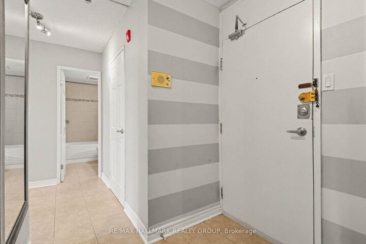 Property Photo: 2020 Jasmine Crescent 801 ON K1J 8K5