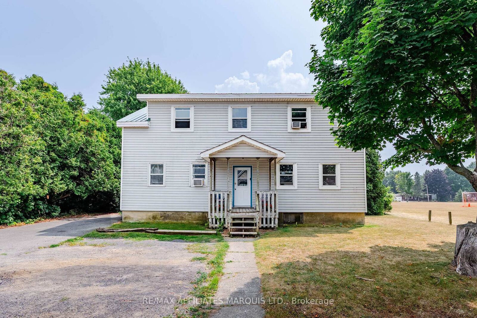 Property Photo:  52 Elm St Ingleside Street  ON K0C 1R0 