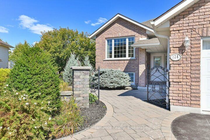 Property Photo:  128 Maple Drive  ON K8P 2R2 