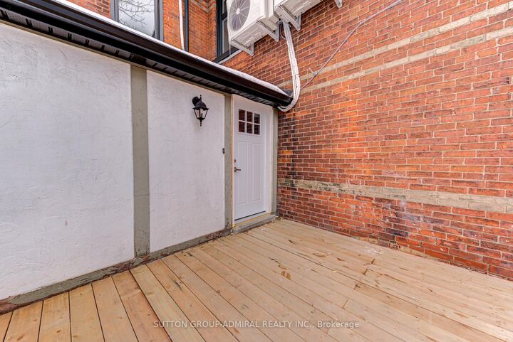 Property Photo:  167 Collier Street 3  ON L4M 1H6 