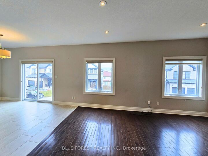 Property Photo:  2587 Sheffield Boulevard 23  ON N6M 0G4 
