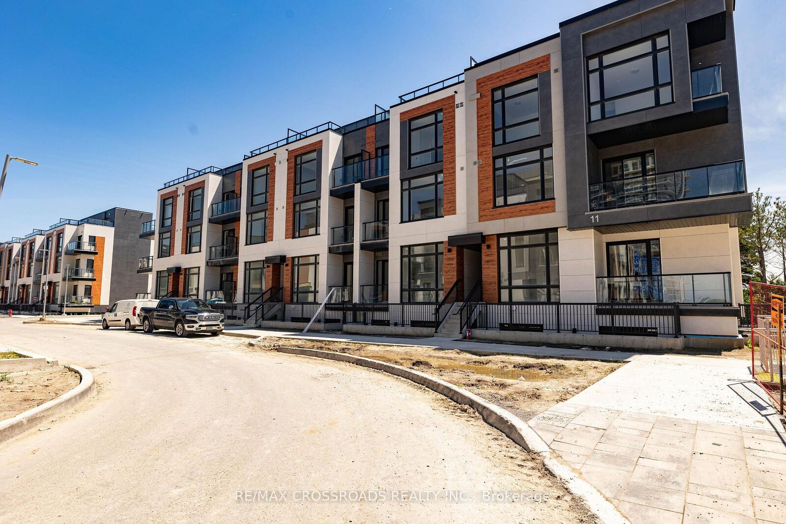 Property Photo:  11 David Eyer Road 1503  ON L4S 1M4 