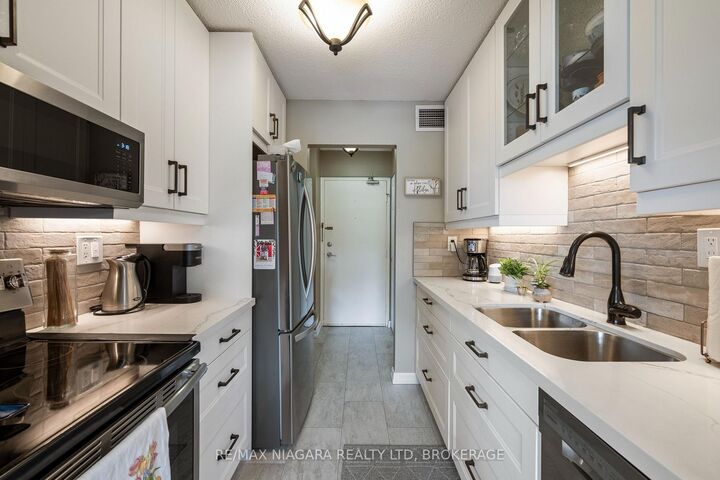 Property Photo:  365 Geneva Street 407  ON L2N 5S7 