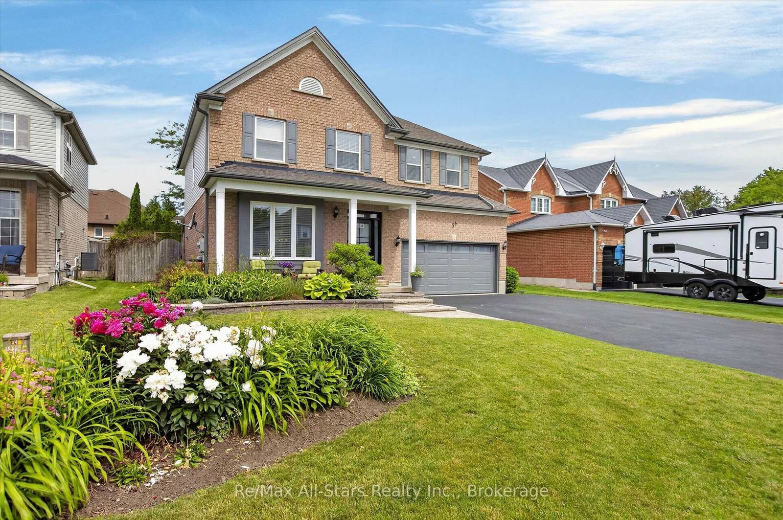 Property Photo: 34 Kirkconnell Road ON K9V 6E7