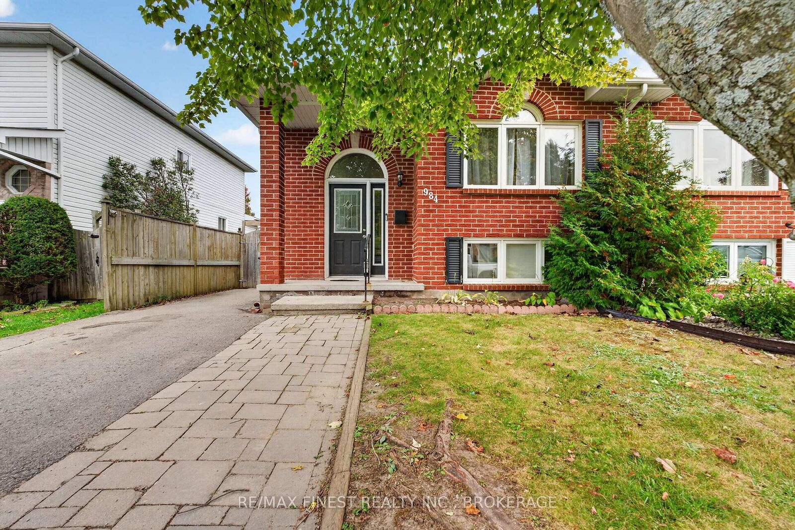 Property Photo: 984 Waterbury Crescent ON K7M 8V3