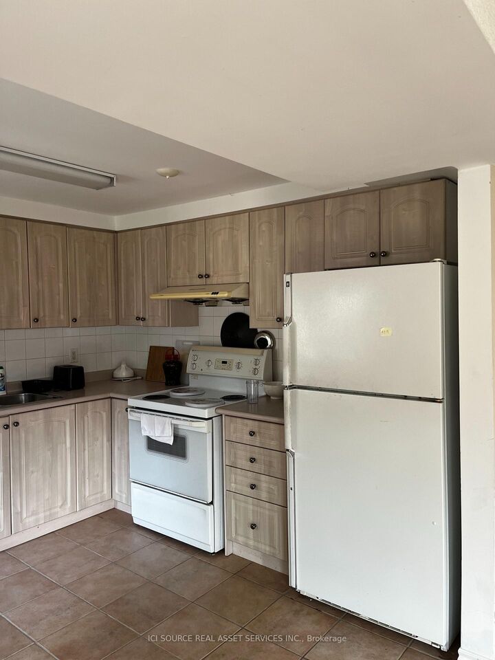 Property Photo:  62 Grover Hill Avenue Lower  ON L4S 1T6 