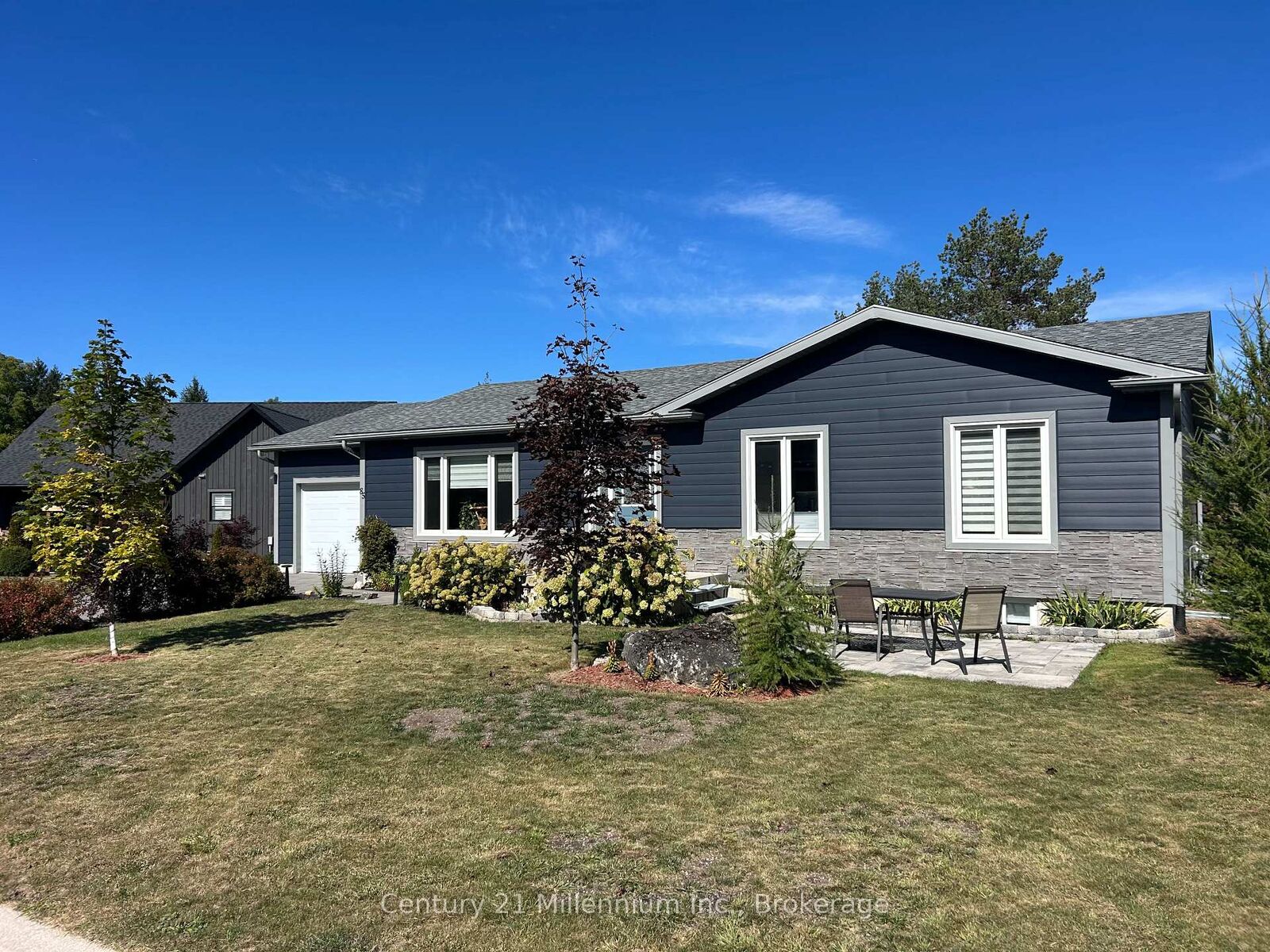 Property Photo:  85 Gordon Crescent  ON N4L 0A9 