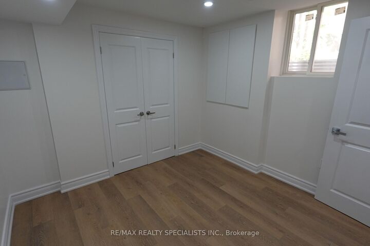 Property Photo:  6287 Lisgar Drive Basement  ON L5N 7V1 