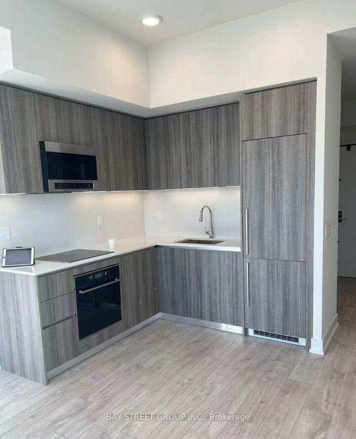 Property Photo:  8 Cumberland Street 4605  ON M4W 0B6 