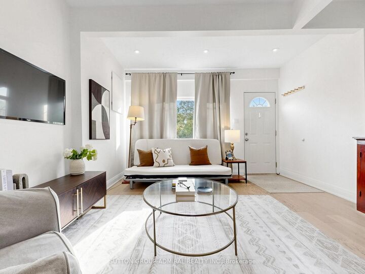 Property Photo:  275 Victoria Park Avenue  ON M4E 3S6 