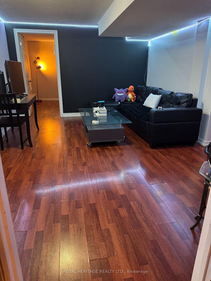 Property Photo:  586 Creekview Circle Bsmt  ON L1W 3E4 