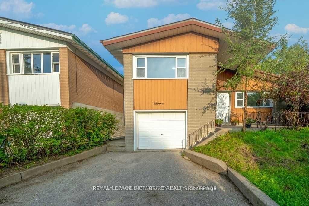 Property Photo:  11 Mid Pines Road Upper  ON M1G 2L5 