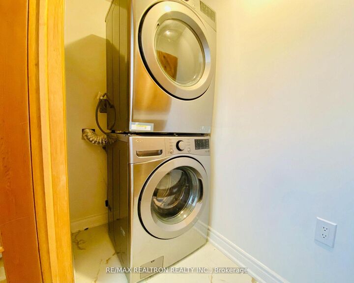 Property Photo:  129 Sexton Crescent Upper  ON M2H 2L7 