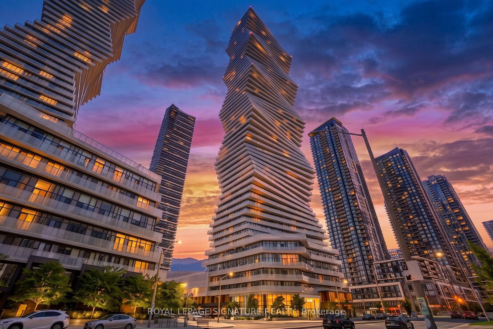 Property Photo:  3900 Confederation Parkway 610  ON L5B 0M3 