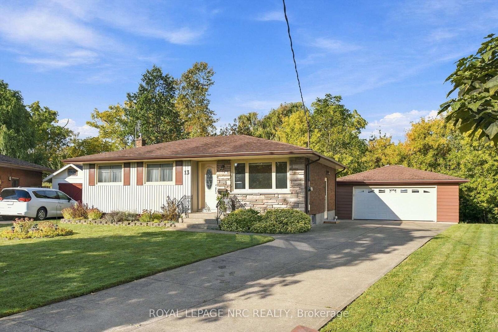 Property Photo: 13 Hardwood Grove ON L2P 1K3
