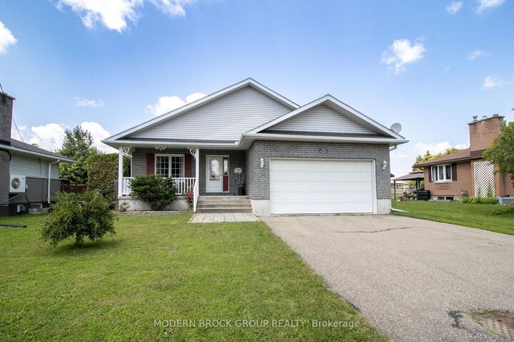 Property Photo:  36 Hillcrest Drive  ON K6V 3J4 