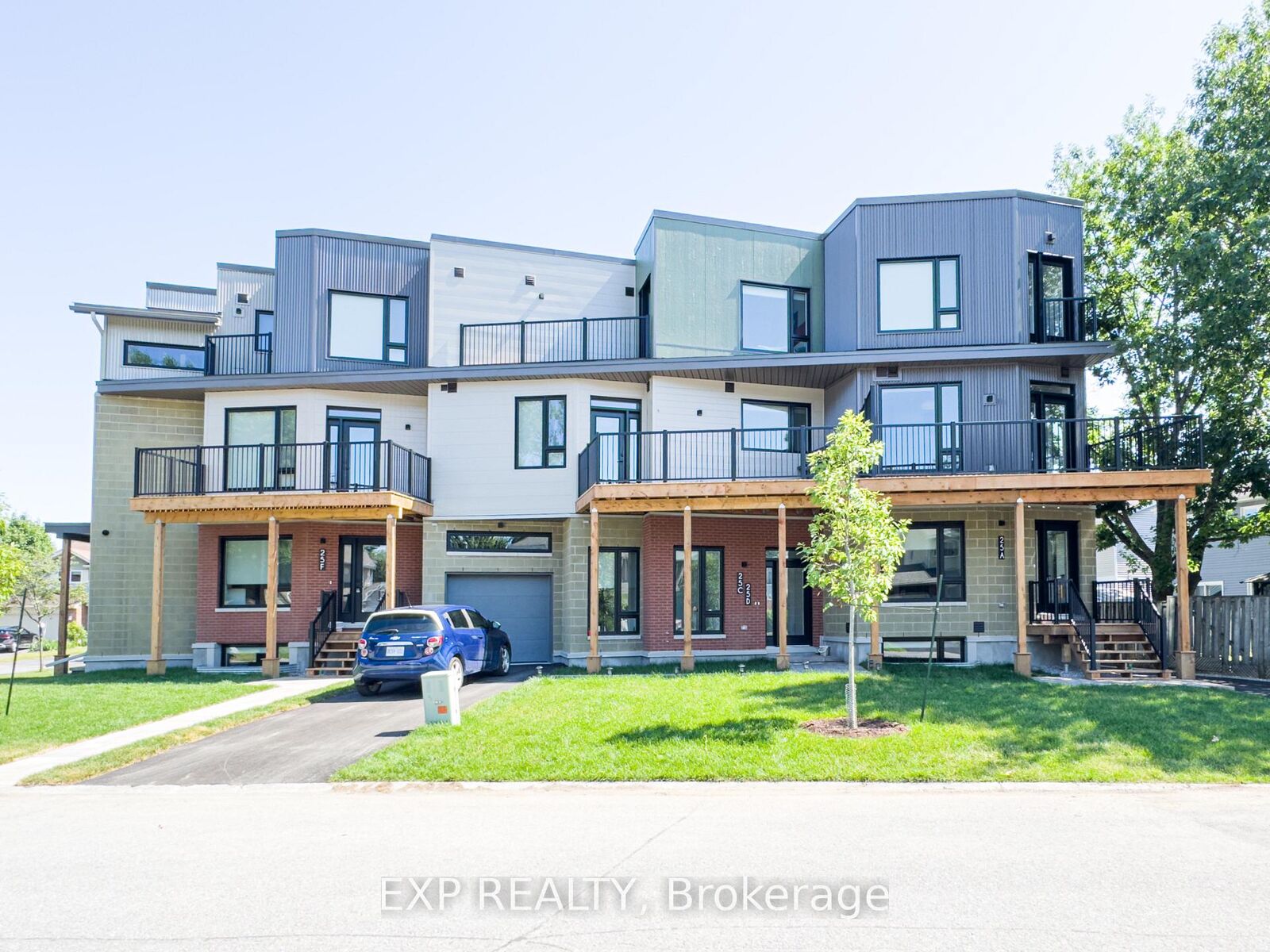 Property Photo:  25 Fair Oaks Crescent F  ON K2G 4W6 