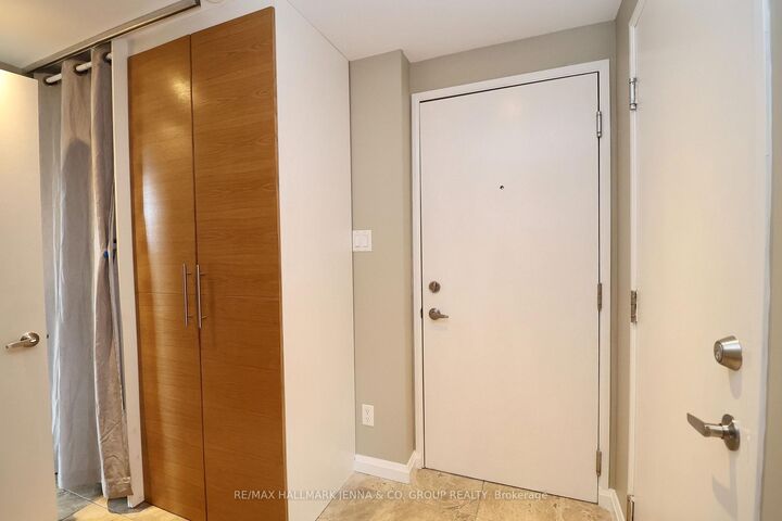 Property Photo:  331 Osgoode Street 3  ON K1N 1H2 