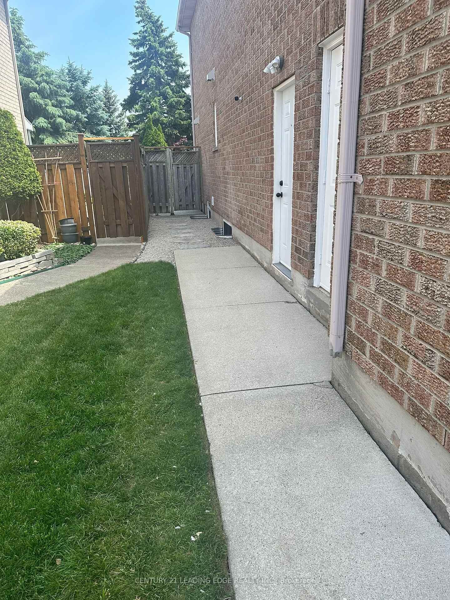 Property Photo:  2026 Laurelcrest Place  ON L6M 3T7 
