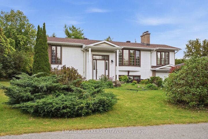 Property Photo:  5293 McLean Crescent  ON K4M 1G1 