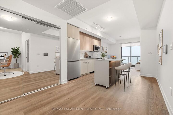 Property Photo:  2075 Lakeshore Road 1106  ON L7R 1E2 