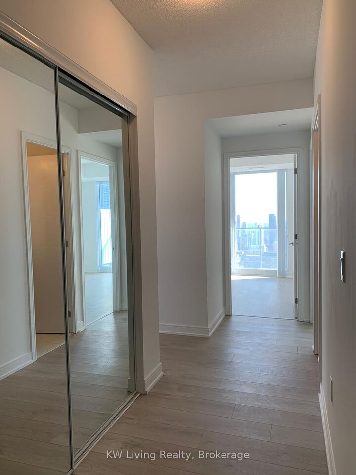 Property Photo:  50 Wellesley Street E 4008  ON M4Y 0C8 