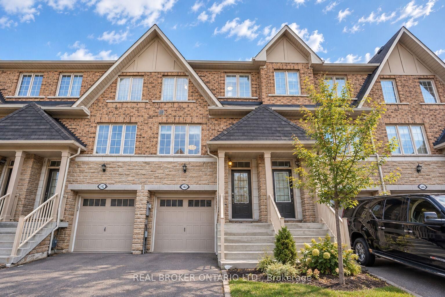 Property Photo: 1424 Granrock Crescent ON L5V 0E1