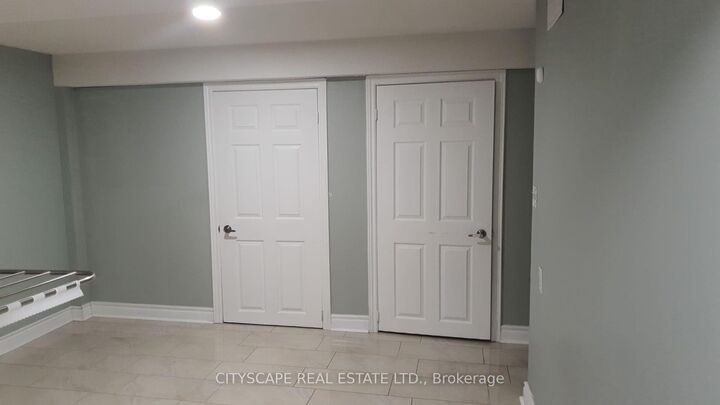 Property Photo:  3932 Beechnut Row Crescent Bsmt  ON L5N 6X3 