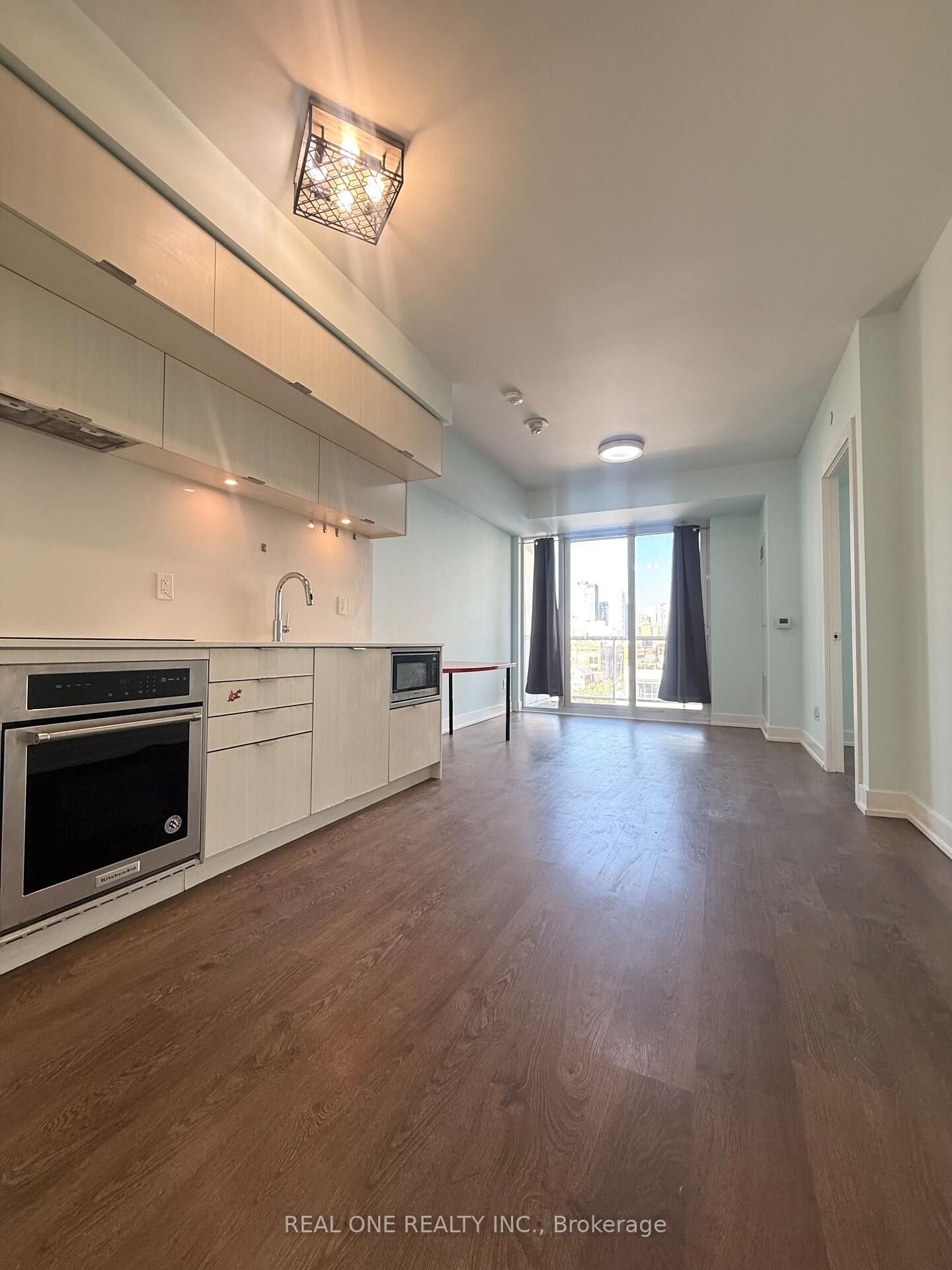 Property Photo:  80 Vanauley Street 610  ON M5T 0C9 