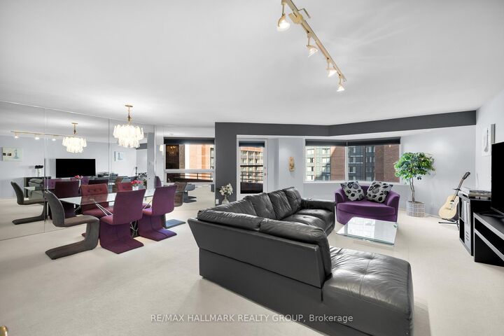 Property Photo:  151 Bay Street 810  ON K1R 7T2 