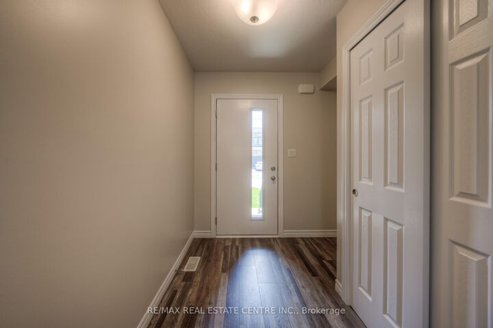 Property Photo:  309 Bradshaw Drive  ON N5A 0K2 