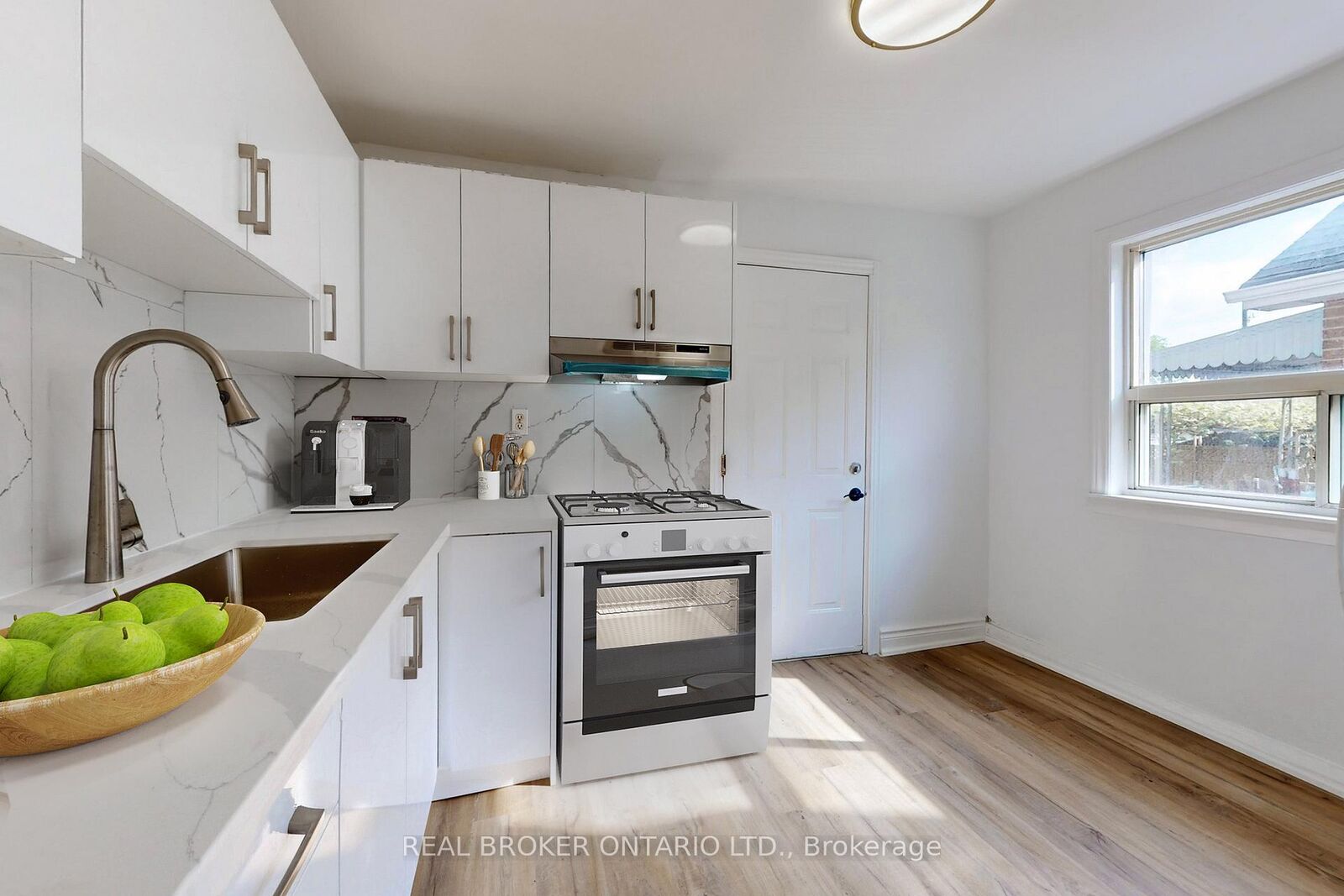 Property Photo:  102 Bowie Avenue Main  ON M6E 2P7 