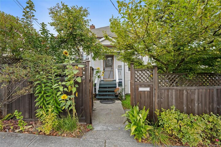Property Photo:  118 Finlayson St  BC V9R 2P5 