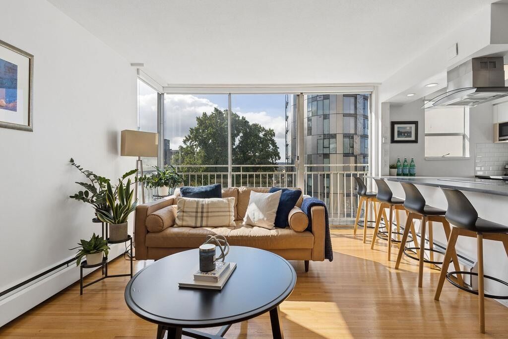 Property Photo:  1250 Burnaby Street 607  BC V6E 1P6 
