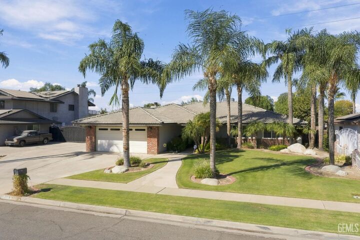 Property Photo: 10718 Dee Dee Avenue CA 93312