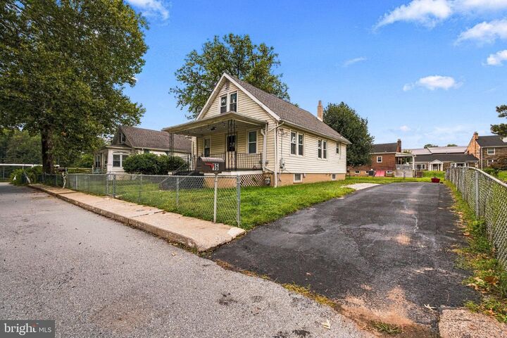 Property Photo:  16 Sutton Lane  DE 19720 