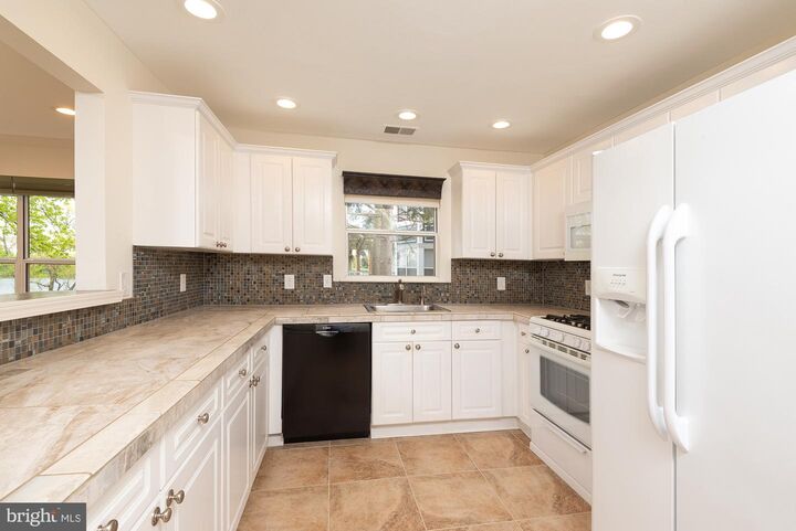 Property Photo:  20575 Snowshoe Square 202  VA 20147 