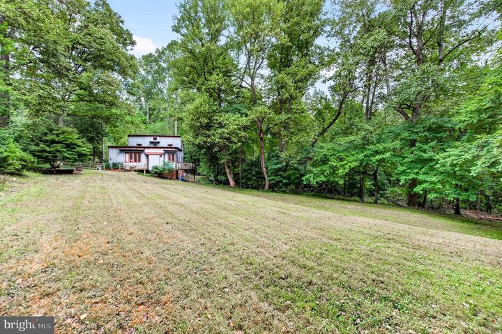 Property Photo: 10708 Meadowood Drive VA 22181
