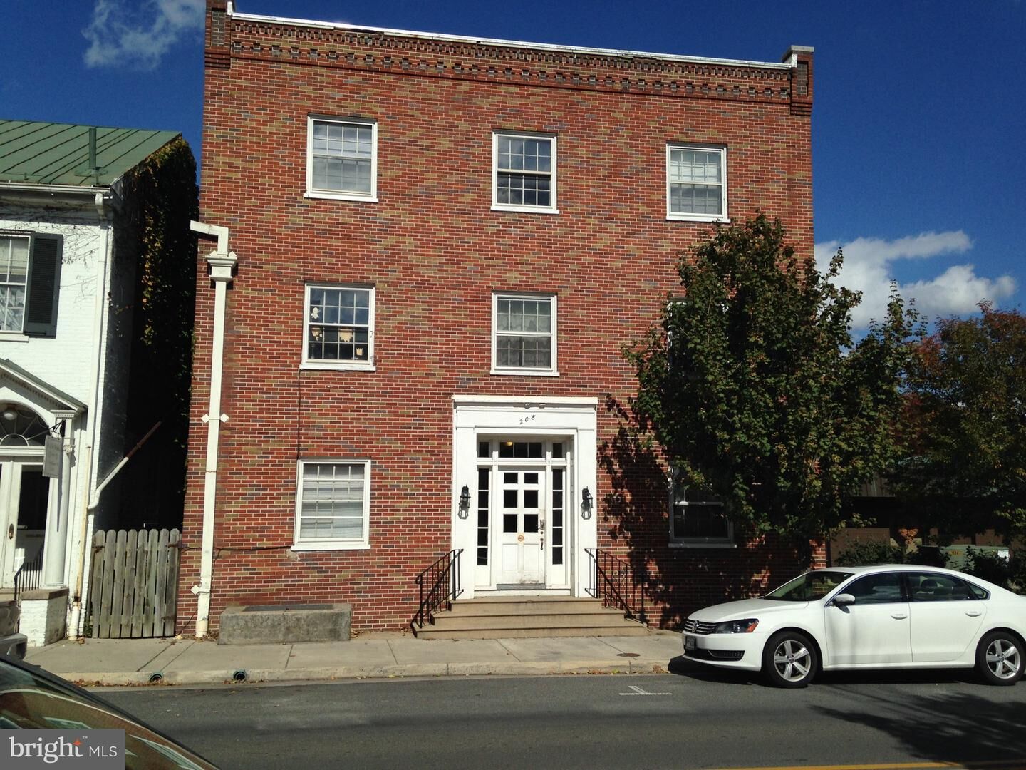 Property Photo: 208 W Boscawen Street 10 VA 22601