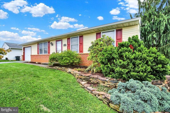 Property Photo:  124 Treeline Drive  PA 17073 