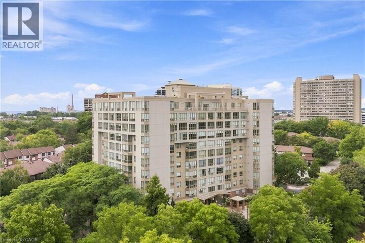 Property Photo: 1110 Walden Circle 312 ON L5J 4R3