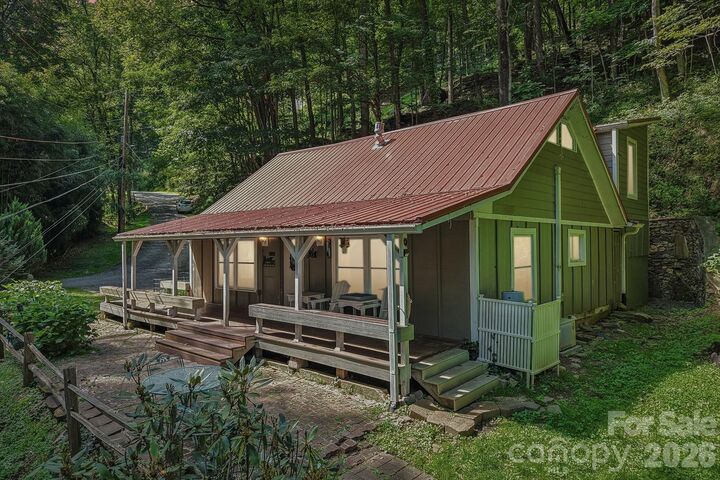Property Photo:  16 Wits End Way  NC 28785 