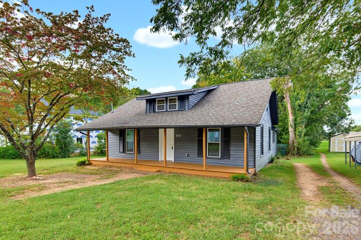 Property Photo: 1014 8th Street NC 28677