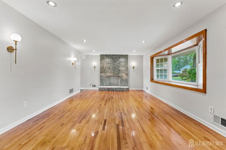 Property Photo:  4 Redcoat Drive  NJ 08816 