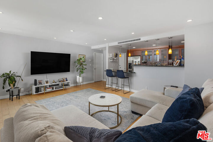 Property Photo:  2170 Century Park, Unit 2003  CA 90067 