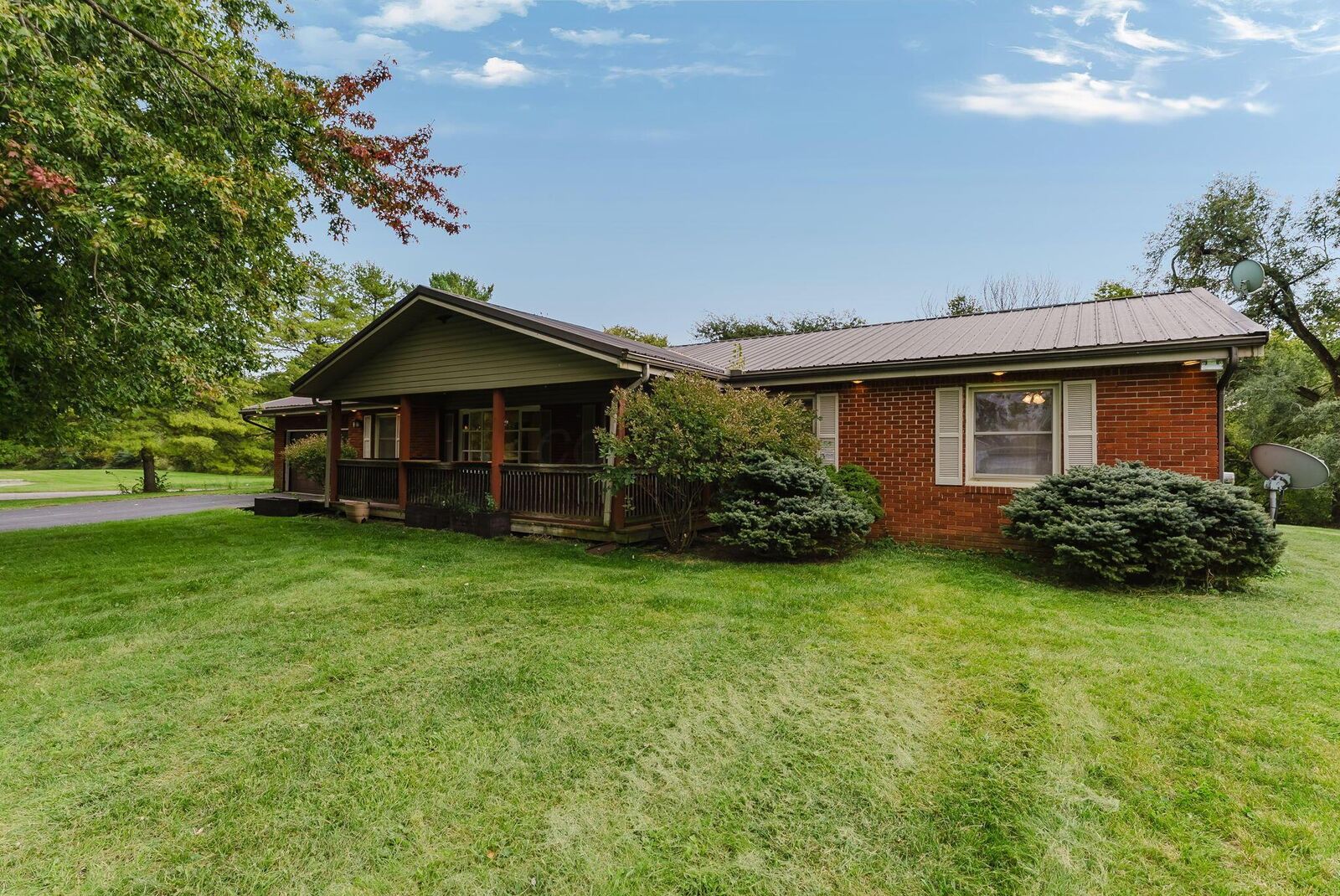 Property Photo:  8835 Thomas Lane  OH 43162 